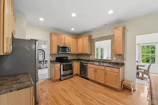 4869 Kleeman Green Dr, Cincinnati, OH 45211 - Photo 9