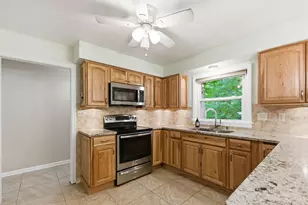 1204 Forest Ct, Wyoming, OH 45215 - Photo 7