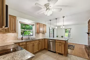 1204 Forest Ct, Wyoming, OH 45215 - Photo 7