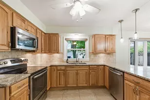 1204 Forest Ct, Wyoming, OH 45215 - Photo 9