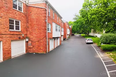 1110 Springfield Pike #15, Wyoming, OH 45215 - Photo 3