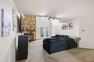 12150 Peak Dr, Cincinnati, OH 45246 - Photo 23
