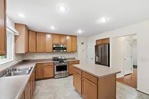 6211 Avebury Ct, Hamilton Township, OH 45152 - Photo 11