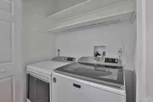 989 Paradrome St, Cincinnati, OH 45202 - Photo 17