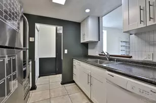989 Paradrome St, Cincinnati, OH 45202 - Photo 9