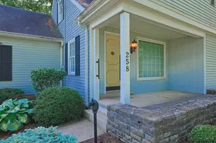 258 Hilltop Ln, Wyoming, OH 45215 - Photo 3