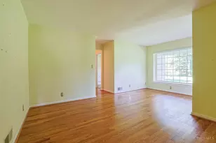 258 Hilltop Ln, Wyoming, OH 45215 - Photo 9