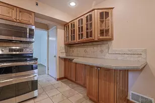 258 Hilltop Ln, Wyoming, OH 45215 - Photo 17