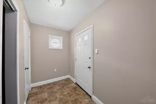 8769 Zodiac Dr, Springfield Township, OH 45231 - Photo 7
