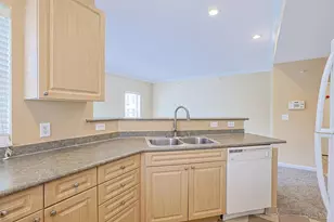 203 E University Ave, Cincinnati, OH 45219 - Photo 7