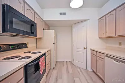 7905 Ramble View #301, Cincinnati, OH 45231 - Photo 15