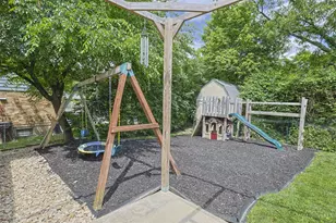 3958 Ridgecombe Dr, Cincinnati, OH 45248 - Photo 29