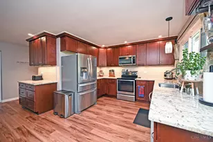 7814 Jandaracres Dr, Cincinnati, OH 45248 - Photo 9
