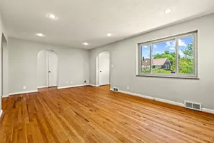 5758 Glengate Ln, Cincinnati, OH 45212 - Photo 5