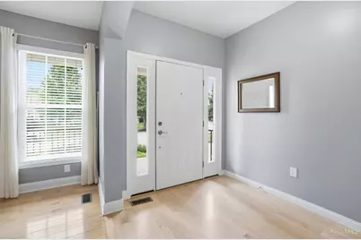 678 Hyacinth Road, Union Township, OH 45245 - Photo 5