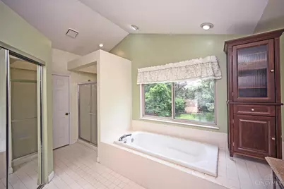 7664 Hampton Place Lane, Cincinnati, OH 45244 - Photo 31