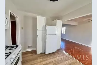 1116 Madeleine Circle, Springfield Township, OH 45231 - Photo 7