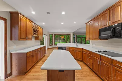 9761 Farmstead Drive, Symmes Township, OH 45140 - Photo 5