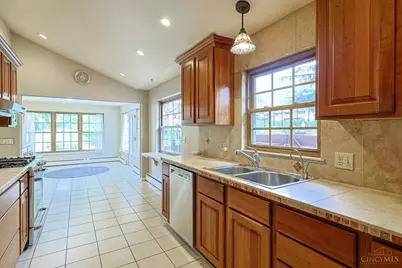 2443 Hunt Road, Reading, OH 45215 - Photo 11