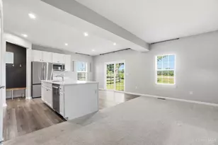 5989 Outlook Ct, Hamilton Township, OH 45152 - Photo 7