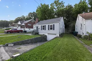 1723 Ashbrook Dr, Cincinnati, OH 45238 - Photo 11
