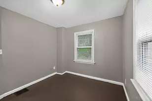 1723 Ashbrook Dr, Cincinnati, OH 45238 - Photo 3