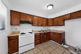 8868 Ebro Ct, Springfield Township, OH 45231 - Photo 5