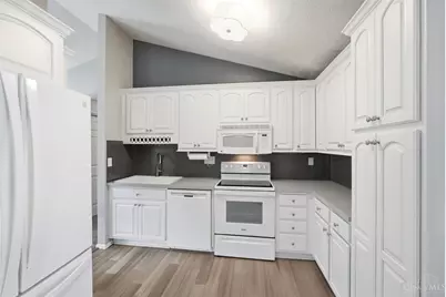 5629 Bluepine Drive, Cincinnati, OH 45247 - Photo 9