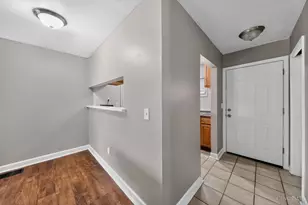 8811 Grenada Dr, Springfield Township, OH 45231 - Photo 13