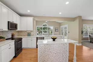 7665 Hunt Club Dr, Deerfield Township, OH 45040 - Photo 17