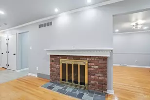 2040 Parkhurst Ct, Cincinnati, OH 45224 - Photo 9