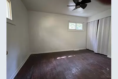 128 Clinton Springs Avenue, Cincinnati, OH 45217 - Photo 3