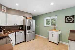 1570 Blueorchard Dr, Cincinnati, OH 45230 - Photo 9