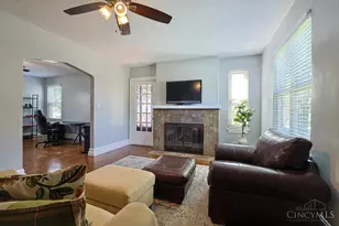 3247 Autumn Ln, Green Township, OH 45239 - Photo 7