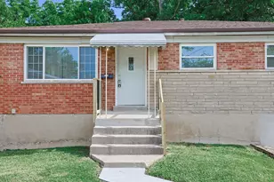 3065 Aquadale Ln, Cincinnati, OH 45211 - Photo 3
