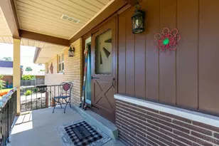 1967 Miles Rd, Springfield Township, OH 45231 - Photo 5