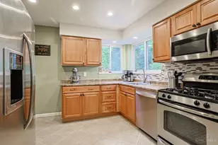 5042 Collinwood Pl, Cincinnati, OH 45227 - Photo 9