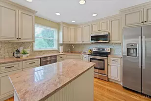 6459 Sherrybrook Dr, Green Township, OH 45248 - Photo 9