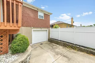 5895 Giffindale Dr, Green Township, OH 45239 - Photo 7