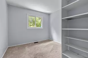 8777 Morningstar Ln, Springfield Township, OH 45231 - Photo 17