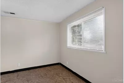 8587 Daly Road, Springfield Township, OH 45231 - Photo 13