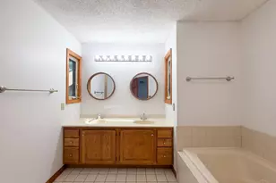 2129 Greenpine Dr, Springfield Township, OH 45231 - Photo 9