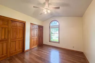 2129 Greenpine Dr, Springfield Township, OH 45231 - Photo 11