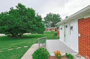 473 Breezy Ln, Union Township, OH 45244 - Photo 3