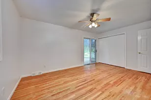 1063 Newcastle Dr, Springfield Township, OH 45231 - Photo 9