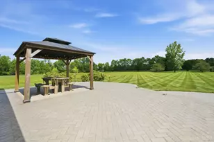 4082 Laura Marie Dr, Wayne Township, OH 45068 - Photo 9
