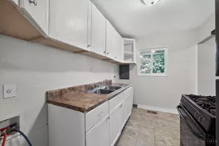8760 Grenada Dr, Springfield Township, OH 45231 - Photo 15