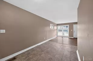 8760 Grenada Dr, Springfield Township, OH 45231 - Photo 11