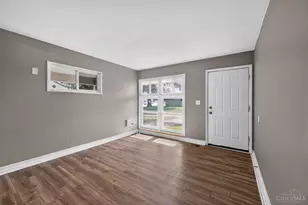 8760 Grenada Dr, Springfield Township, OH 45231 - Photo 9