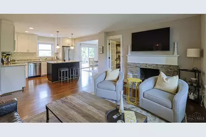 211 Hilltop Lane, Wyoming, OH 45215 - Photo 9
